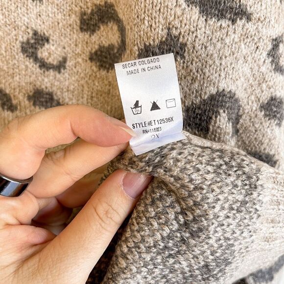 Easel Cheetah Crewneck Sweater Size 2X - Picture 4 of 7